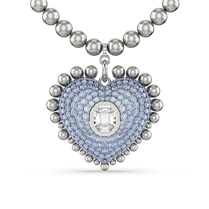 hbsg-swarovski-the-wonder-of-love-5