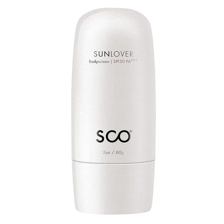 Formulated sans alcohol and parabens, this non-greasy formula fends off UV rays and keeps skin hydrated. 