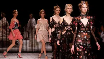 Alexander McQueen fall/winter 2016