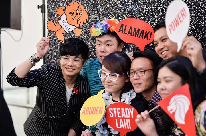 BAZAAR Singapore team and the 3 finalists goofing around at the photo booth!