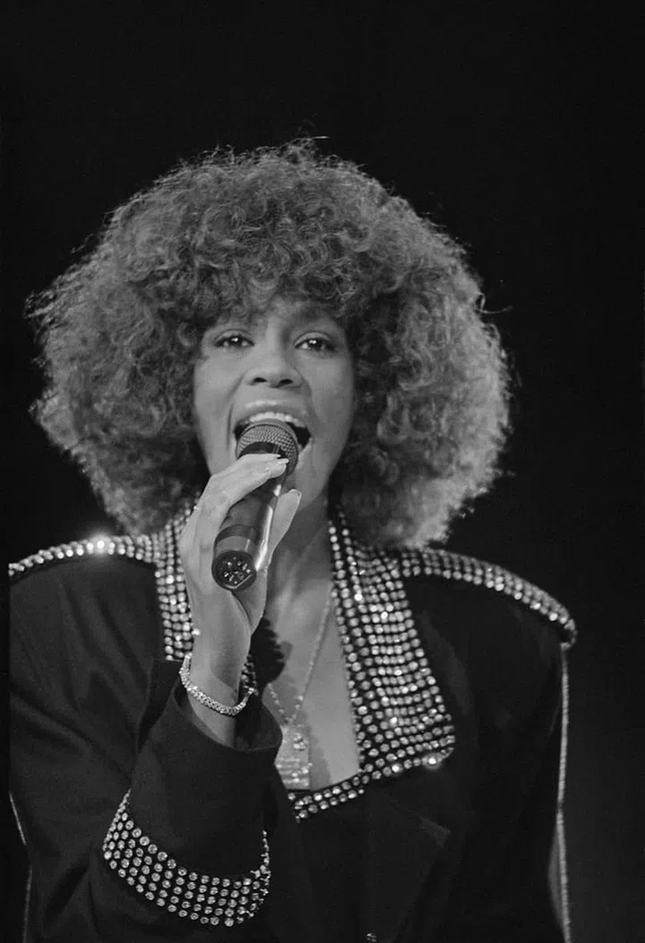 Twinkling onstage during a performance in 1987. Photo: Getty 