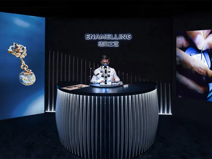 jaeger lecoultre enamelling demonstration | the dream shaper exhibition shanghai