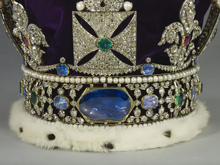 famous sapphire jewels
