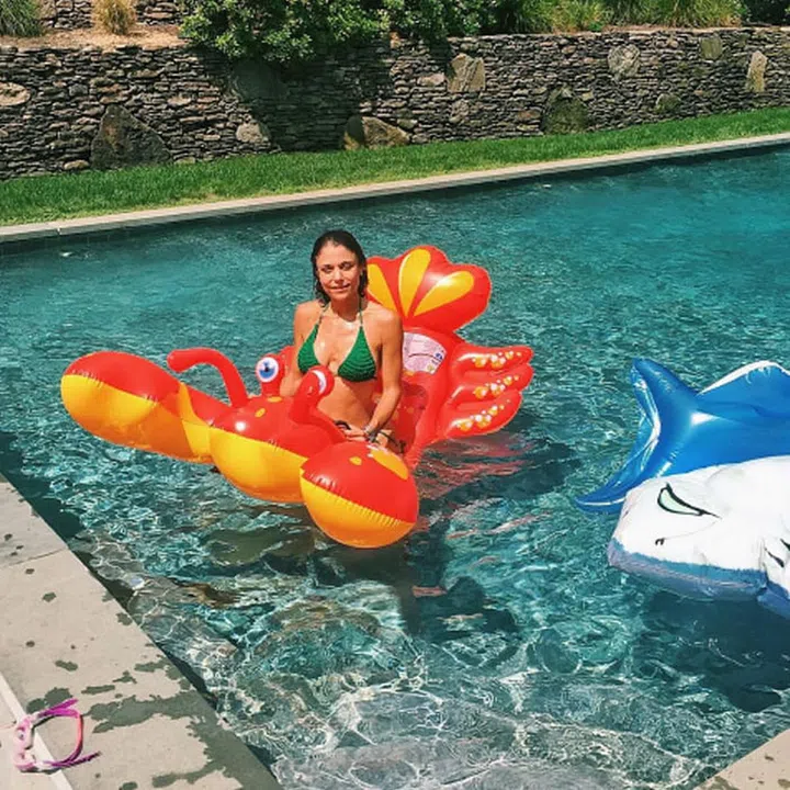 Lobster anyone? #skinnygirlsummer
Photo: Instagram