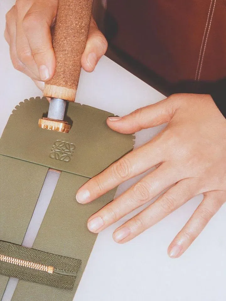 A closer look at LOEWE’s leather savoir faire. (Photo: LOEWE)
