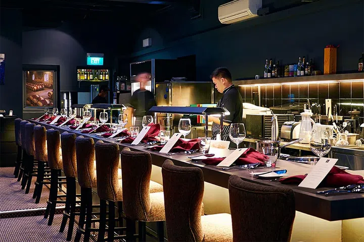 Must-Try: Experience Tasting Menu | Address: 8 Raffles Ave, Esplanade Mall | Photo: Asia City