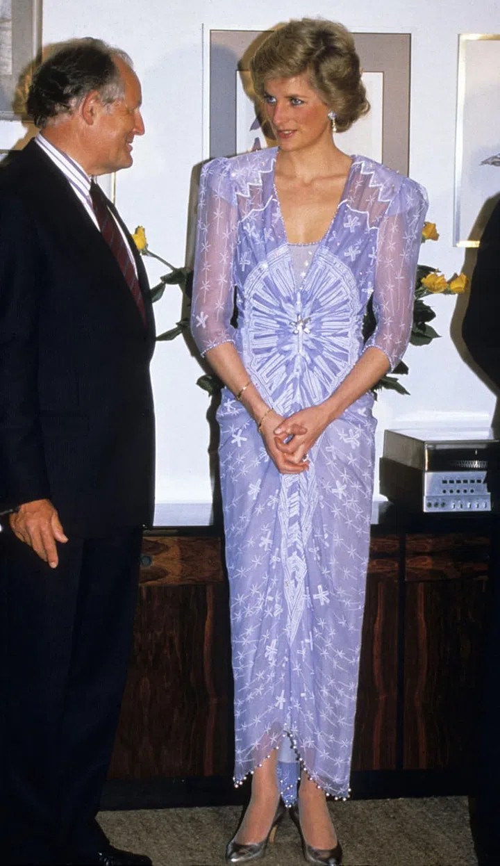 Zandra Rhodes. Trompe l'oeil. Gold. Photo: Getty 