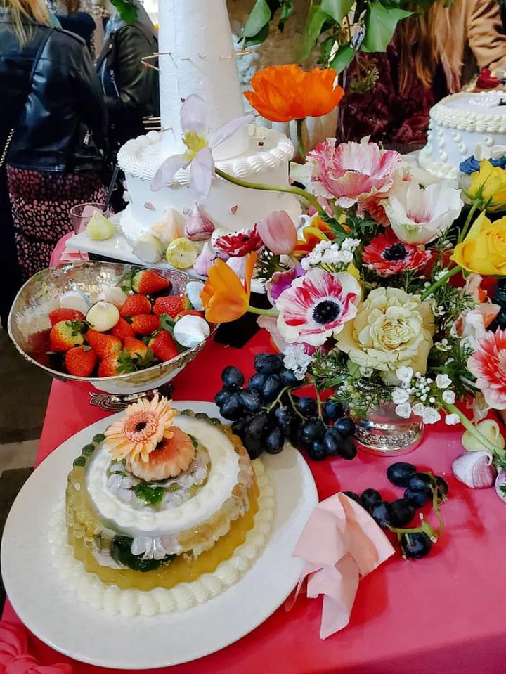To eat or not to eat: that was the question in our heads when we came face to face with this tablescape at the Rio presentation.  