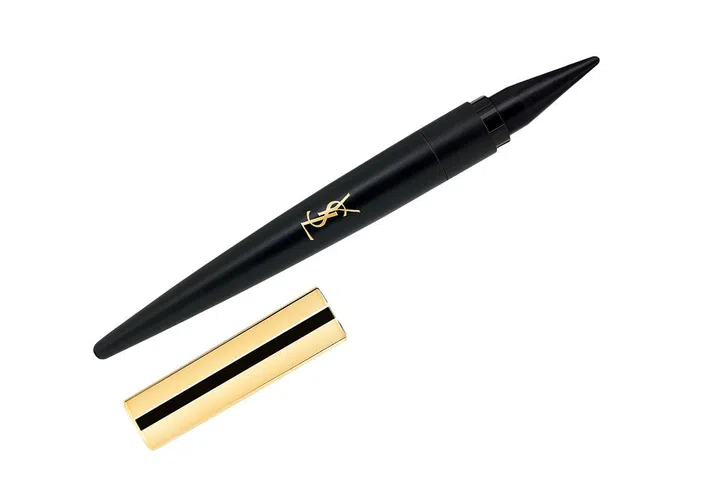 Its self-sharpening design makes it glide onto lash lines softly and smoothly for perfectly lined eyes each and every single time.