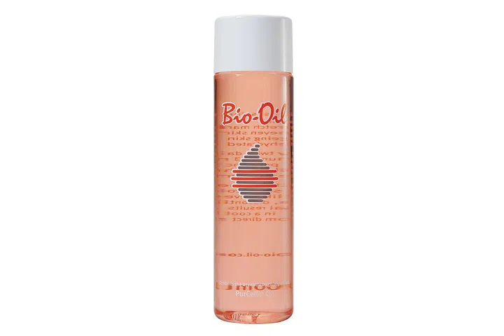 A blend of plant-based oils and vitamins A & E, it helps speed up cell regeneration for improved scar healing, including stretch marks, minor cuts and wounds.