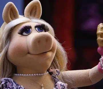 kate-spade-new-york-disney-miss-piggy-collection-2016