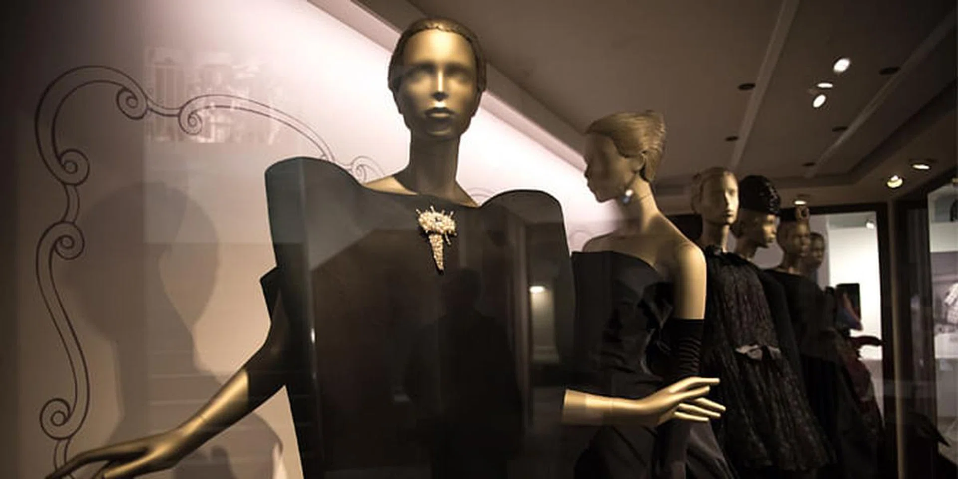 balenciaga v&a exhibition