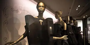 balenciaga v&a exhibition
