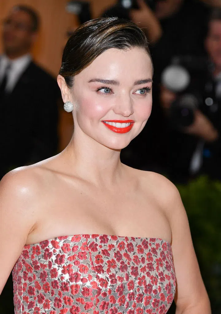 Sweet but strong, Kerr achieves this sprightly look with dewy skin that was enhanced with a light blush and bold coral lips (Photo: Getty)