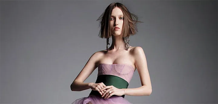 The easiest way to add edge back to a voluminous tulle gown? Pair an ultra-sleek blunt bob with long chandelier earrings—like the model at vera Wangfor the ultimate lesson in beauty geometry.