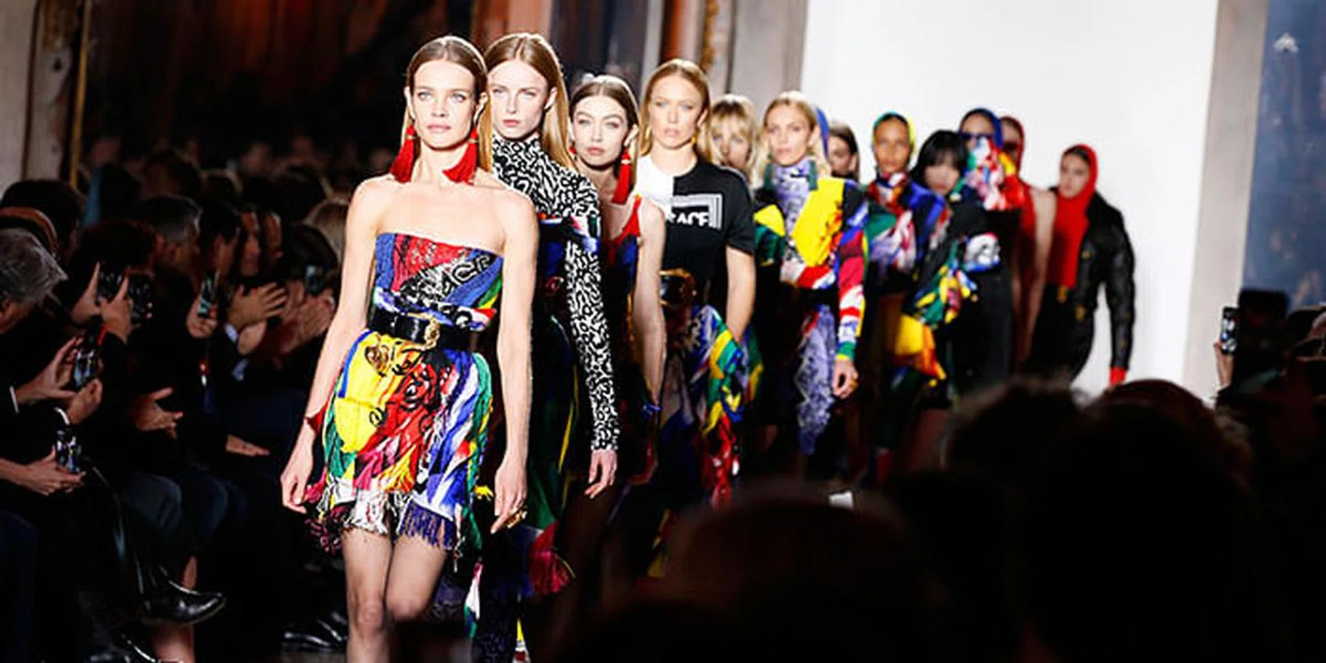 Milan Fashion Week: 10 Best Looks From Versace FW18 | Harper's Bazaar  Singapore