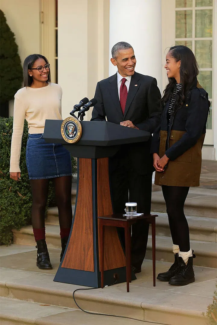 Sasha and Malia Obama joined the President for the annual Thanksgiving pardon. Sasha wore an American Apparel sweater and denim skirt while Malia wore an American Apparel top with a colour-block jacket. Photo: Getty