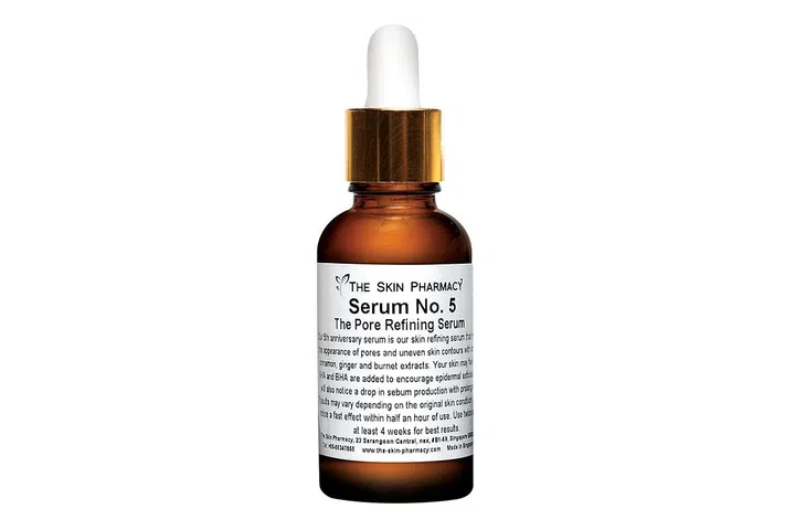 This featherlight serum regulates sebum production and sloughs away accumulated grime and dead skin cells while smoothing skin surface.
