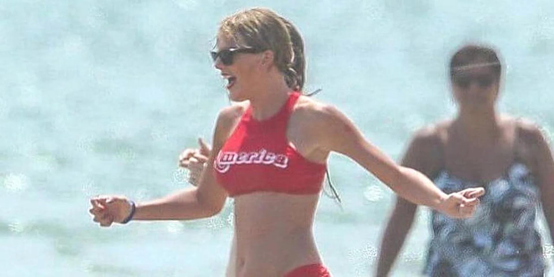 Taylor Swift, Tom Hiddleston And Squad Head To The Beach For The 4th Of July