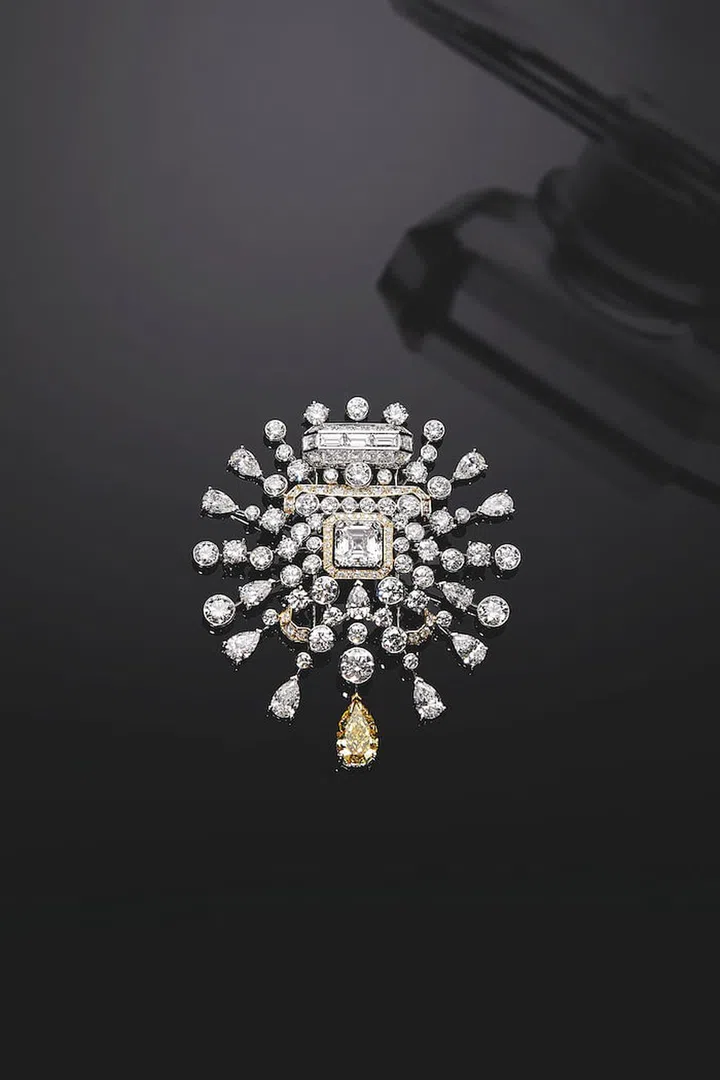 White gold, yellow gold, white diamond and yellow diamond Golden Sillage brooch. (Photo: Chanel)