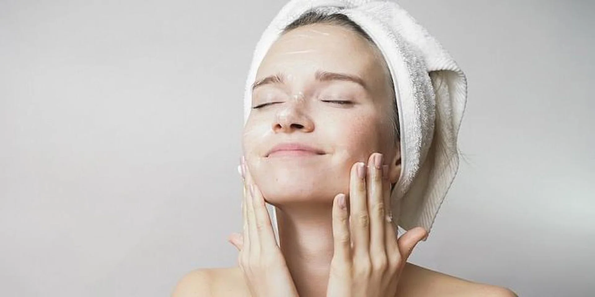 5 Skincare Habits Everyone Should Have To Age Gracefully