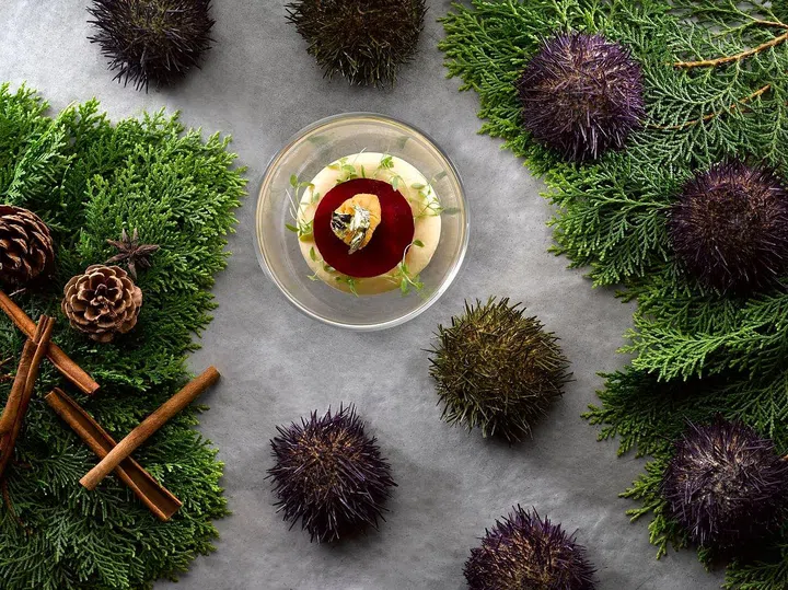 Sea Urchin and Alaskan King Crab with Scramble Egg and Seaweed Butter Bread Finger