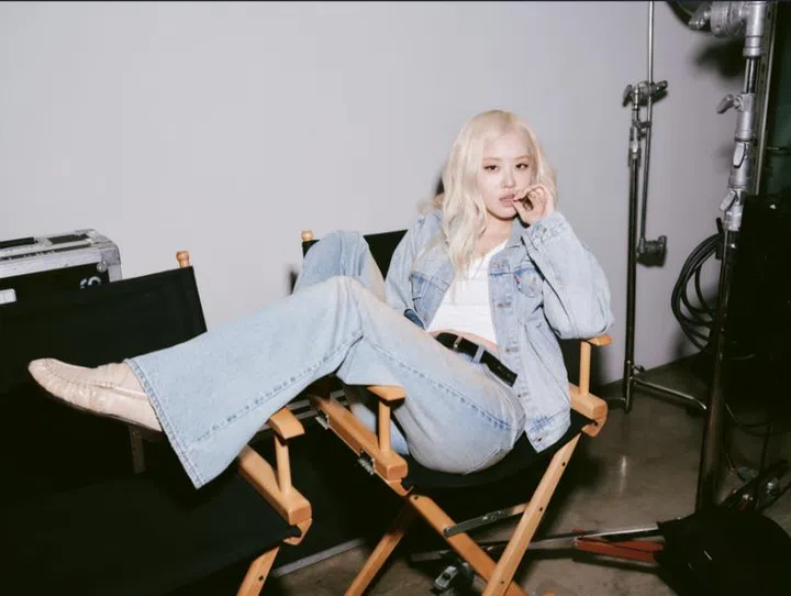 celebrity campaigns, rosé x levi’s