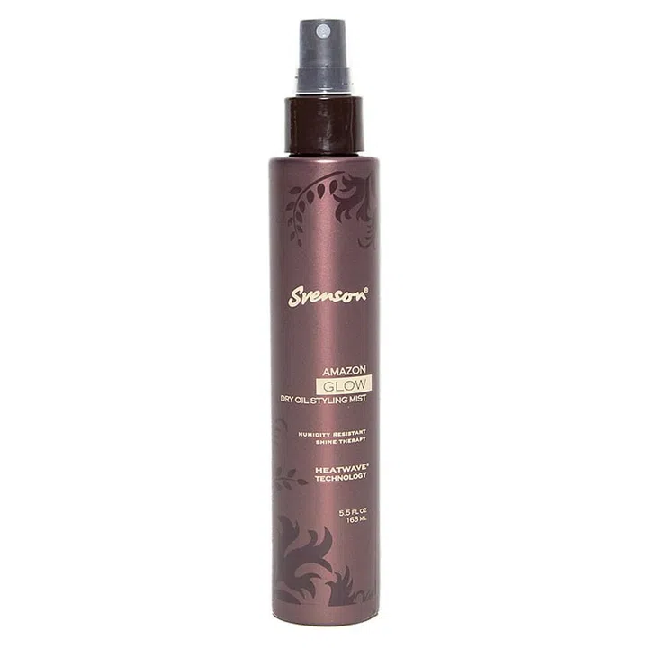 Heat styling can damage
hair cuticles, causing
vibrant colour to seep out. This lightweight dry oil forms a protective veil to seal in moisture and nutrients so hair retains its shine and strength.