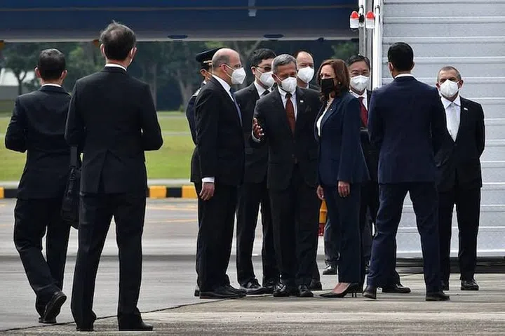 Singapore's Foreign Minister Vivian Balakrishnan welcoming Ms Harris, who will be here until Aug 24, 2021.  (Photo: Lin Yaohui/Straits Times)