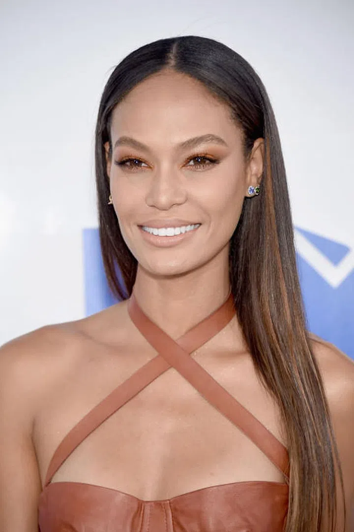 The supermodel brought out her amber highlights with slashes of orange liner and brown shadow. 