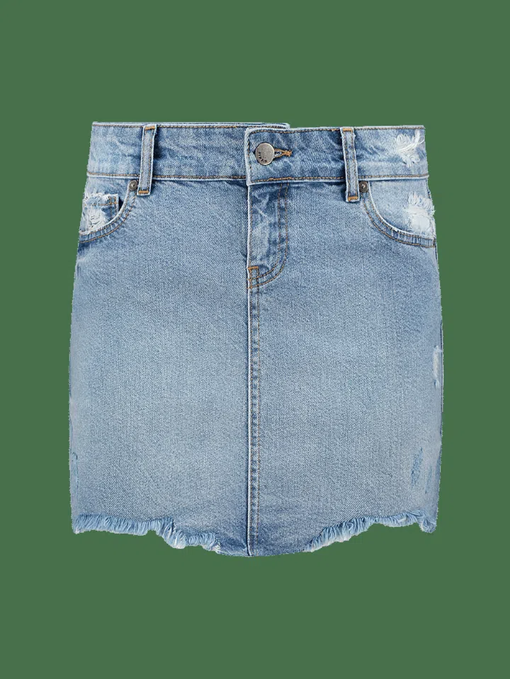 Matched with a crisp white shirt and gold hoop earrings, this denim skirt is great for striking a good look on a hot summer day (Photo: NIKKIE)