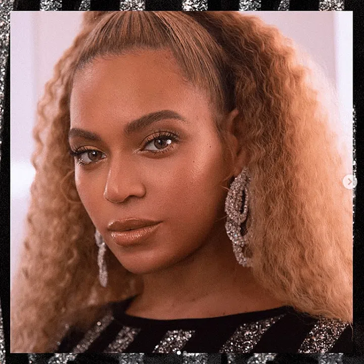 Instead of piling on makeup like those Youtube tutorials, use makeup to accentuate your natural beauty instead. Subtly sculpt your cheekbones, apply mascara, add a dab of shimmer at the inner corners of your eyes and finish with a shimmery nude lipsticks. Photo: Instagram