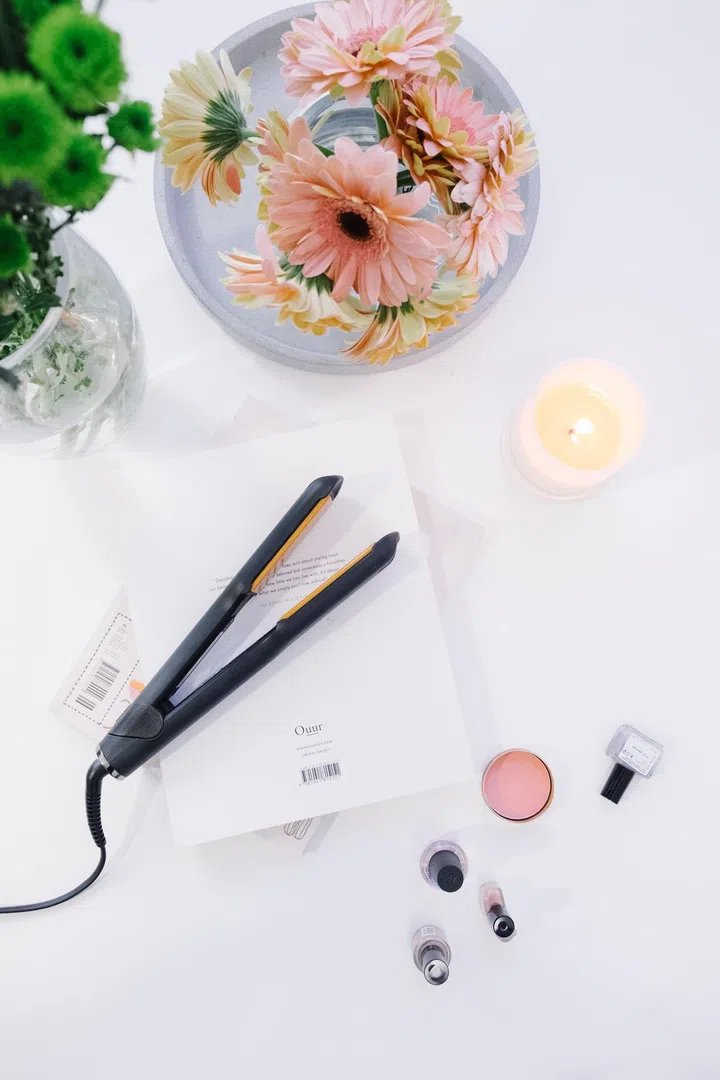 The GlamPalm styler is indispensable for any beauty junkie.