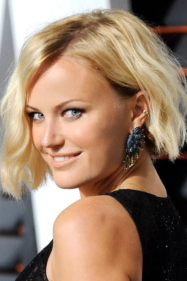 Malin Akerman nails the California cool-girl look by crimping her short hair and adding big volume.