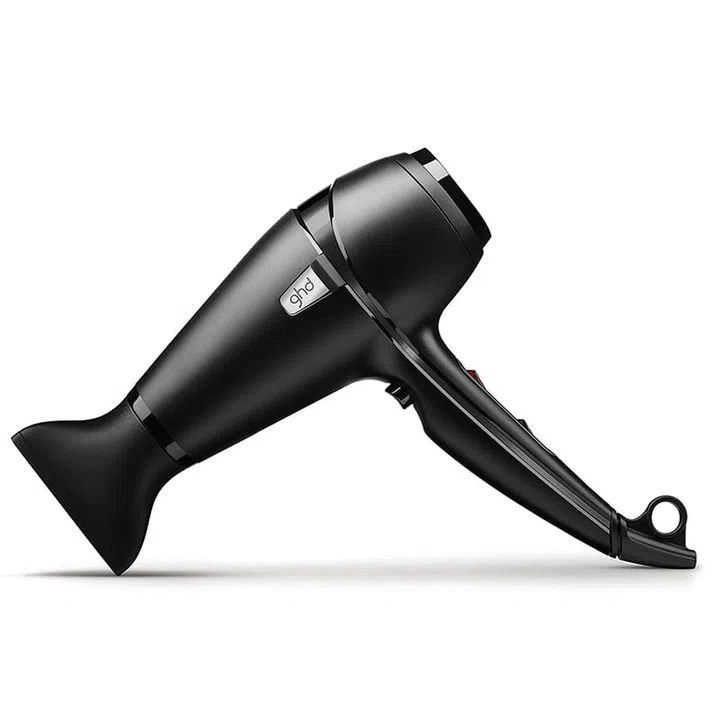 With an in-built professional motor and advanced ion technology, this shortens styling time while keeping frizz in check for smooth, salon-like results.