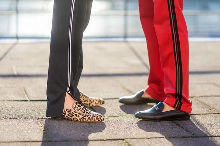 It provides a stylish contrast. 