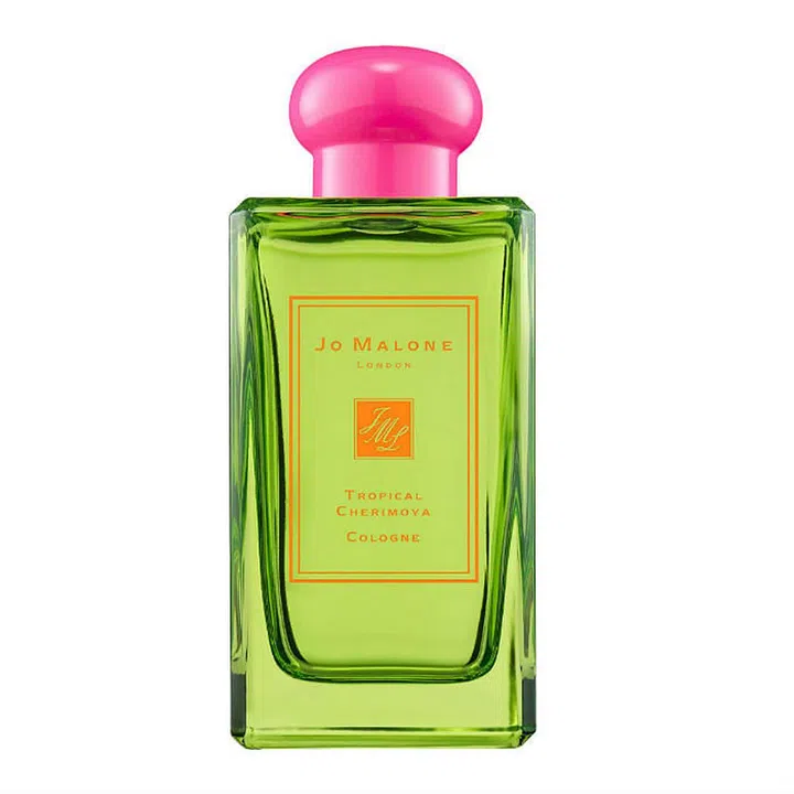“I find its pink and lime green packaging super festive! It has an amazing fruity scent and a hint of warmth and creaminess that reminds me of tropical holidays. I love that it’s not overpowering at all, especially since it’s still humid here in Singapore. Perfect for outdoor get-togethers like barbecues or even rooftop cocktails.”—Chua Shi Min, Online Writer, Nuyou Singapore