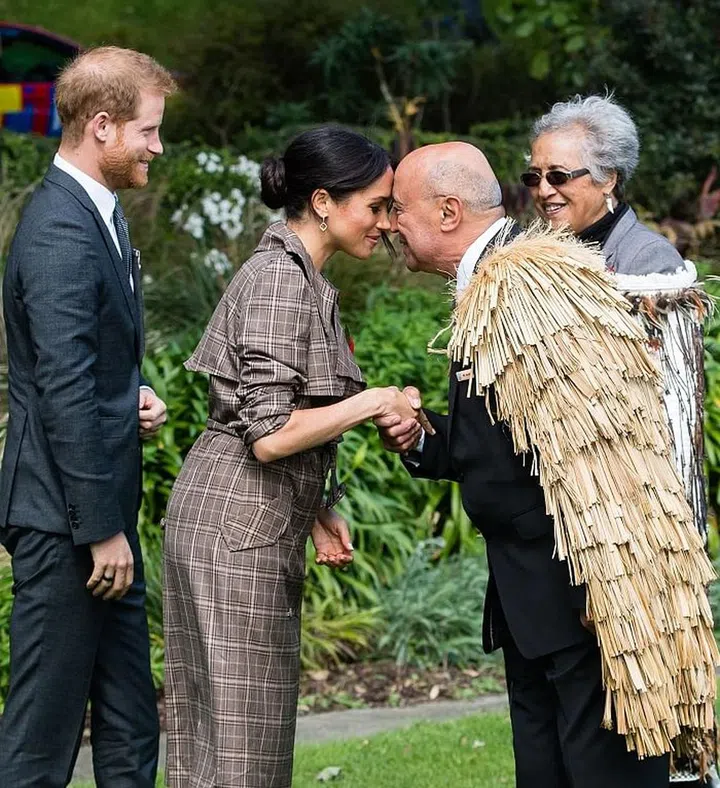 Meghan performs a hongi, which is a traditional Mãori greeting. Photo: Getty 