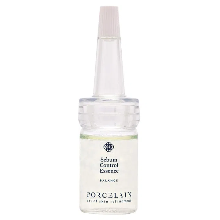 Containing a concentrated dose of active ingredients to balance skin’s pH level, use this as a serum to seal in moisture and purify pores.