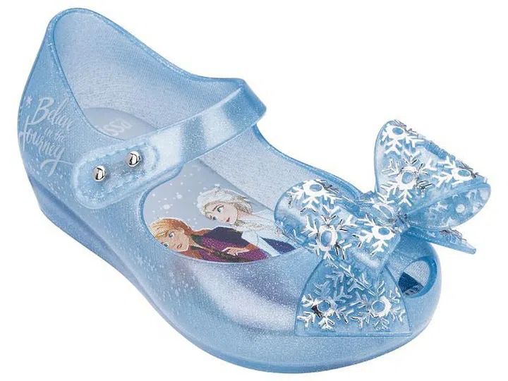 Available at selected Melissa stores.

Photo: Courtesy
