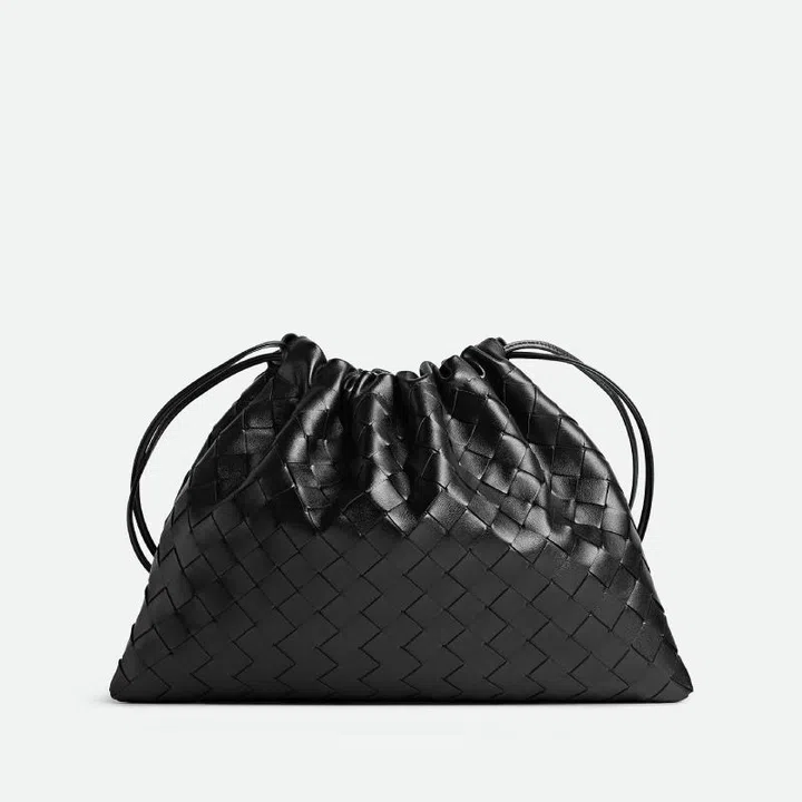 pouch bag trend | bottega veneta