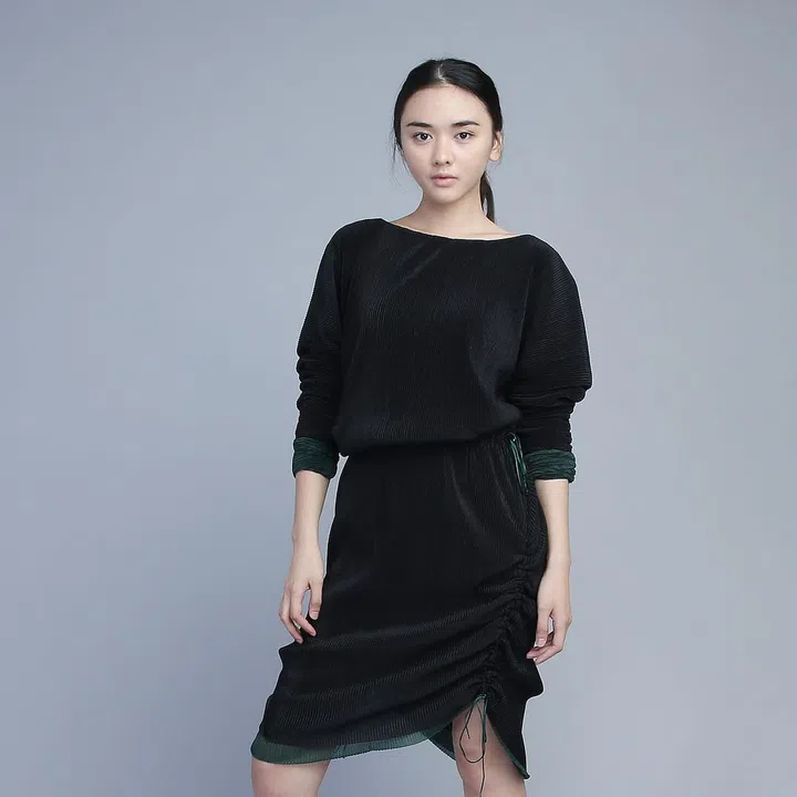 With ruffles, draping and unique fabrics, Thyine injects work-ready pieces with a bit of fun. Look out for reversible drawstring dresses and asymmetrical layered skirts that’ll help you achieve a polished look that’s still hip and interesting.
Photo: Instagram