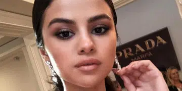 Selena Gomez Makes Her Comeback At The 2016 AMAs
