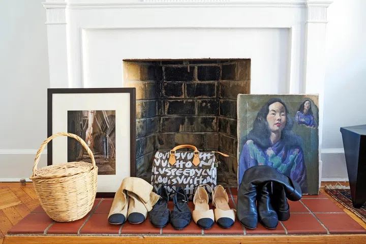 Art and timeless fashion find themselves easy
bedfellows in Nasr’s home. Photo: Kelly Marshall