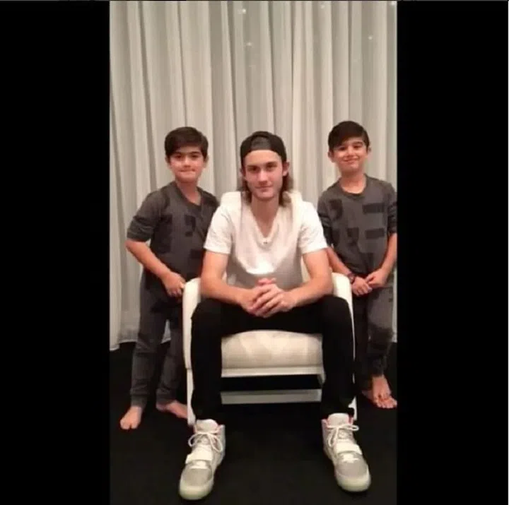 "Céline reçoit un message surprise de ses 3 garçons! Bonne fête des Mères! / Céline gets a surprise message from her 3 boys! Happy Mother's Day! -Team Céline ❤?#CélineDion #fêtedesmères#mothersday". Photo: @celinedion