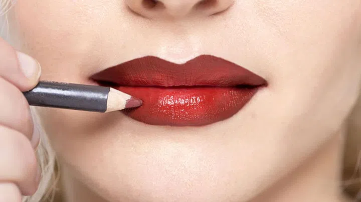 1429203775-syn-21-1429118467-mcx-lips-2