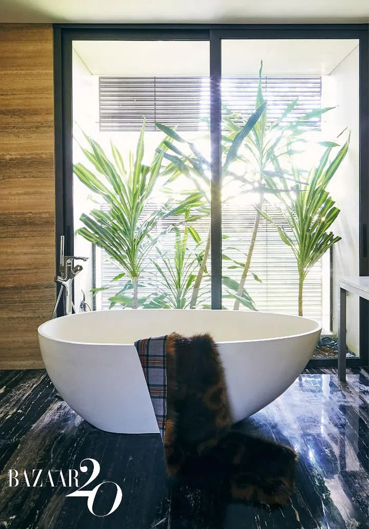 A Gucci faux fur stole on the bathtub.
