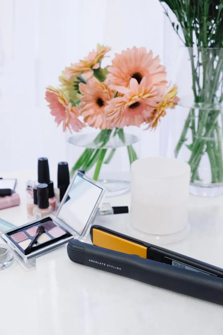 Make GlamPalm part of your everyday routine for perfect hair.