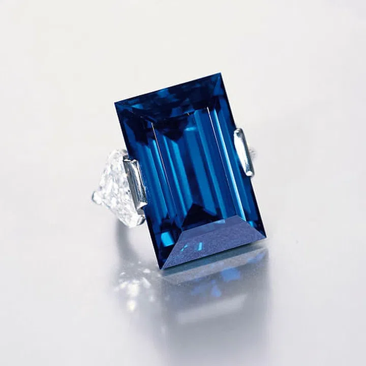 famous sapphire jewels