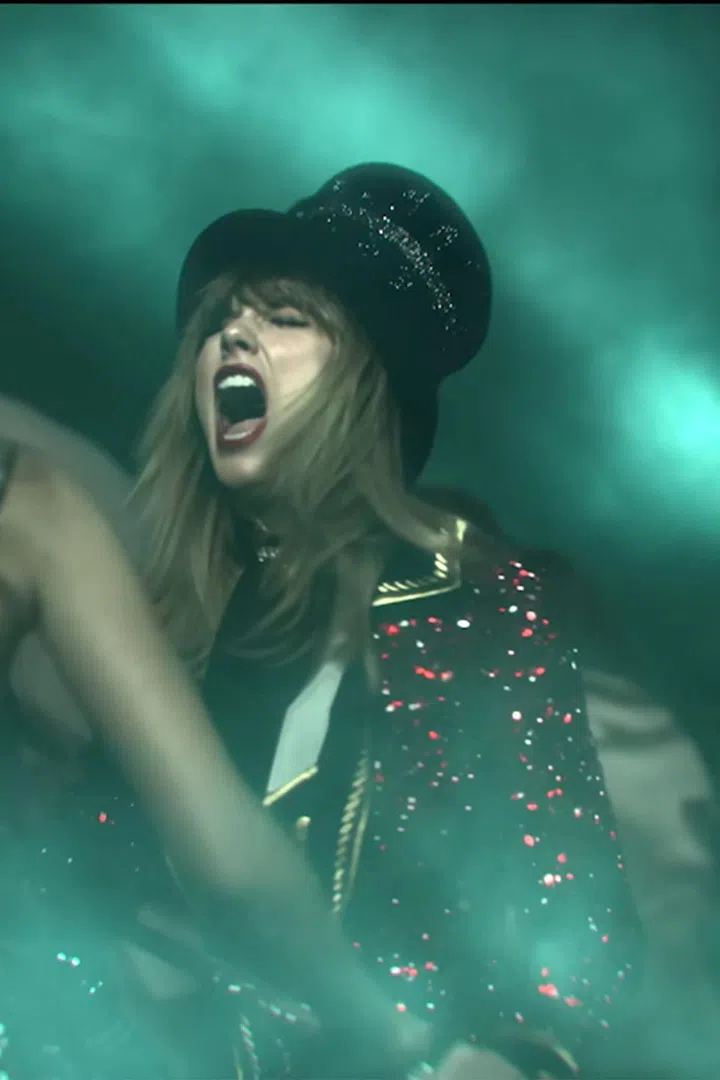 Top-hat Taylor brings back the same red lips and flat-ironed lob that she wore to the 2012 MTV EMAs.